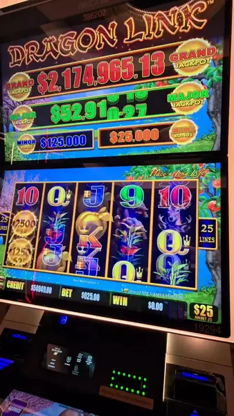 Кадр рекламы Dragon Link Casino