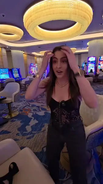 Кадр рекламы Lucky Slot