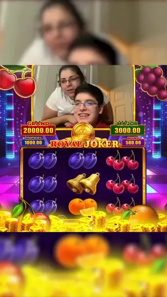 Кадр рекламы HOT Slots