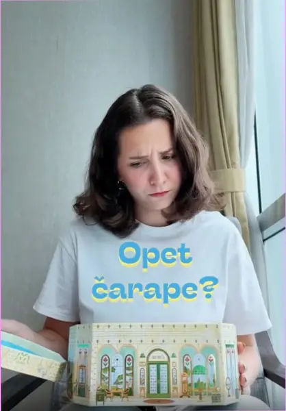 Кадр рекламы Hạ Diệu