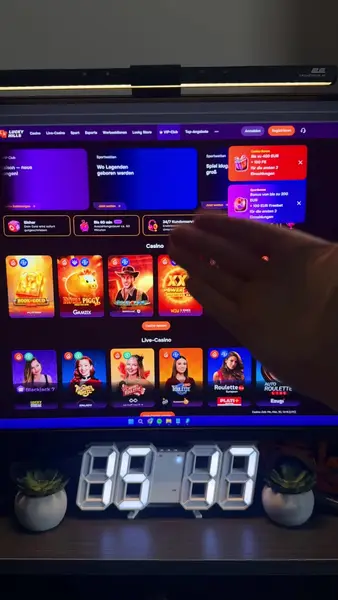 Кадр рекламы Lucky Hills inc.