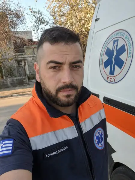 Кадр рекламы Χρήστος Νικολάου