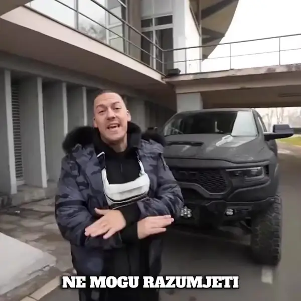 Кадр рекламы GamesInfo