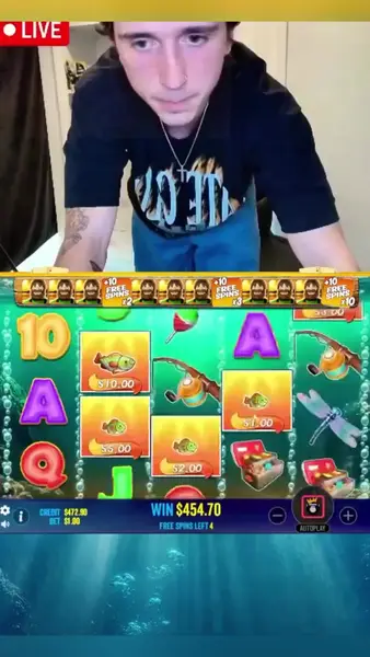 Кадр рекламы Chicken Arena