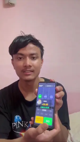 Кадр рекламы Pixel Quest