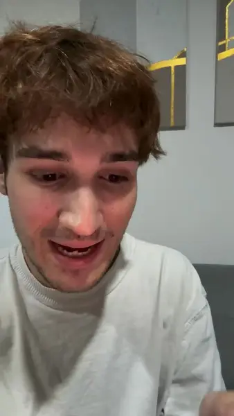 Кадр рекламы Đinh Nguyệt