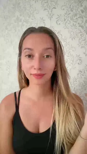 Кадр рекламы Ella Taryn Hayes