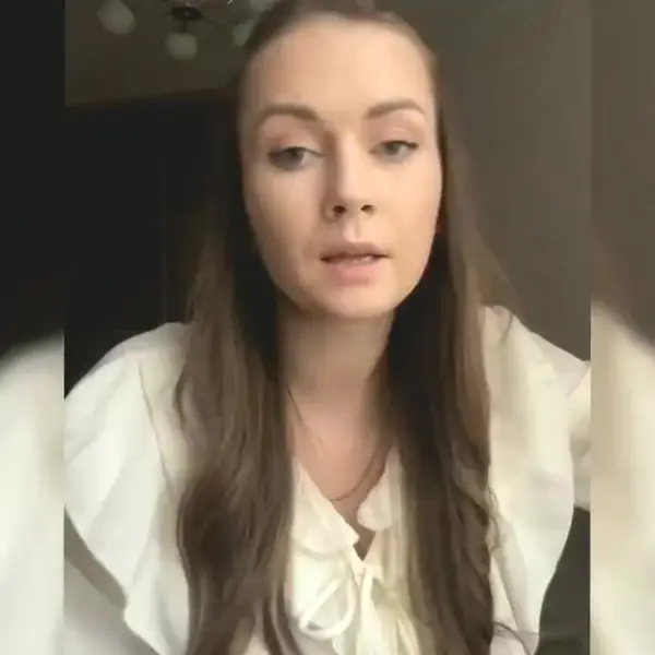 Кадр рекламы Elvira Suzette