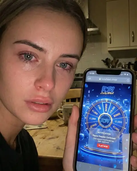 Кадр рекламы Chloe Evans