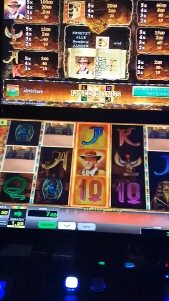 Кадр рекламы Online Slots