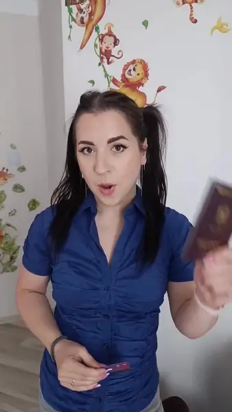 Кадр рекламы Cora Blackwood