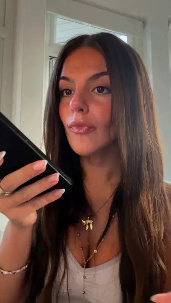 Кадр рекламы Claire Martin