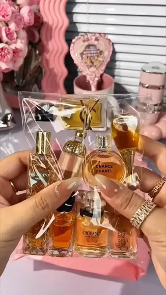 Кадр рекламы Parfumerie Royale
