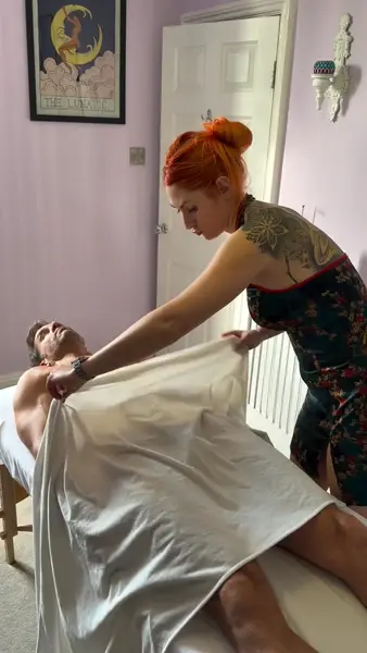 Кадр рекламы AI DreamGirl
