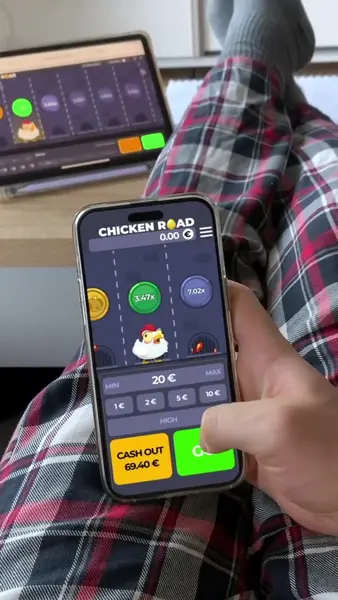 Кадр рекламы Chicken Road x400