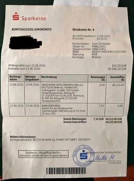 Кадр рекламы Leon Schneider