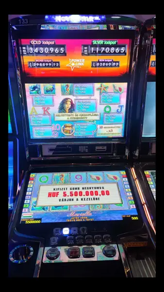 Кадр рекламы Deluxe Slots