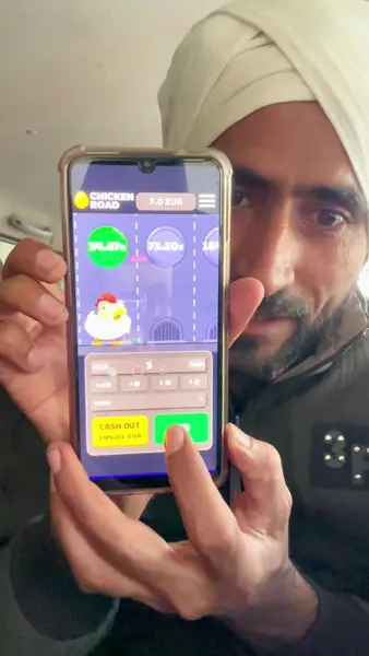 Кадр рекламы Chicken Road Online