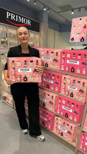 Кадр рекламы Mini Perfumes 