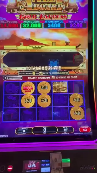 Кадр рекламы Play online