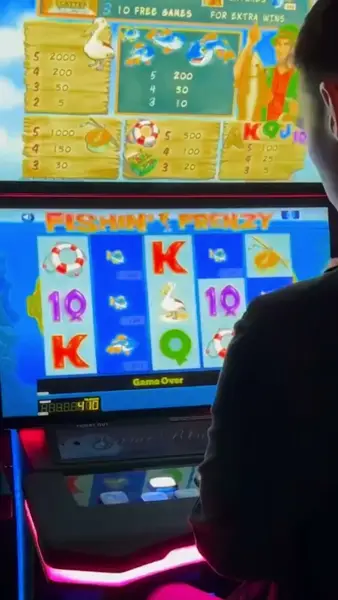 Кадр рекламы Top Slots Online