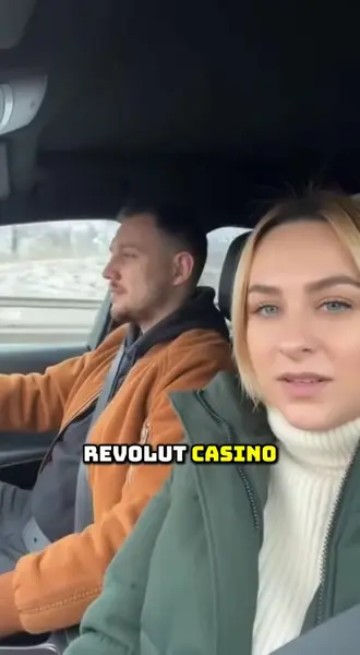 Кадр рекламы Emily Sanders