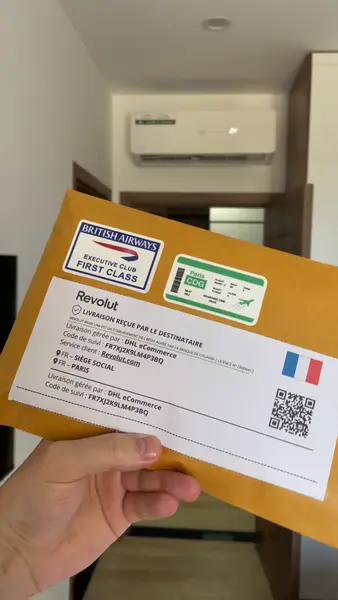 Кадр рекламы Cash Delivery