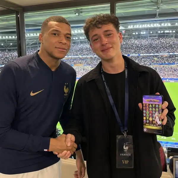 Кадр рекламы Lucas Dubois