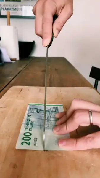 Кадр рекламы Hồng Cát