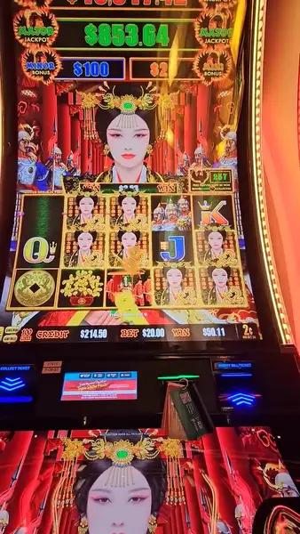 Кадр рекламы Phoenix Link Casino