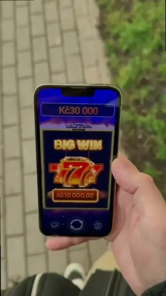 Кадр рекламы Super Pink J0ker