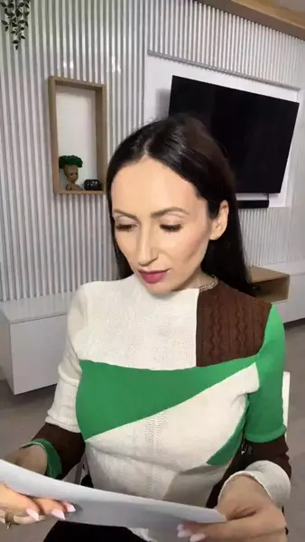 Кадр рекламы Extroverted Last
