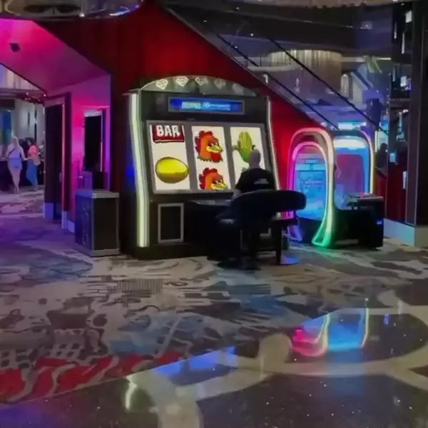Кадр рекламы Crash Casino