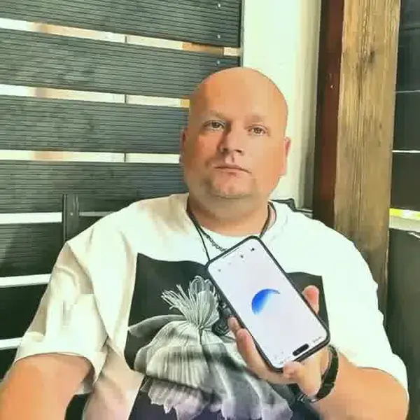 Кадр рекламы Đinh Minh