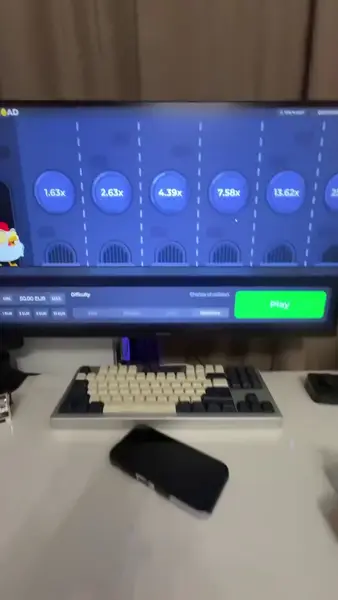 Кадр рекламы Chicken Road 2
