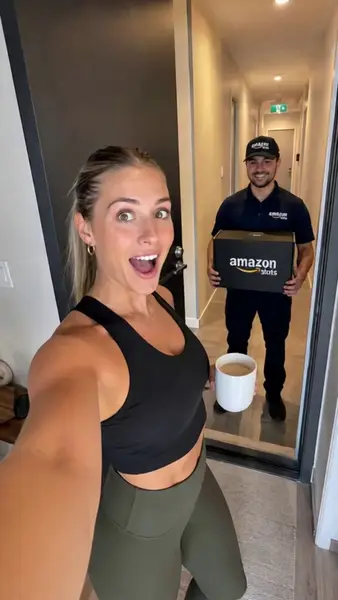 Кадр рекламы Amazon Germany.