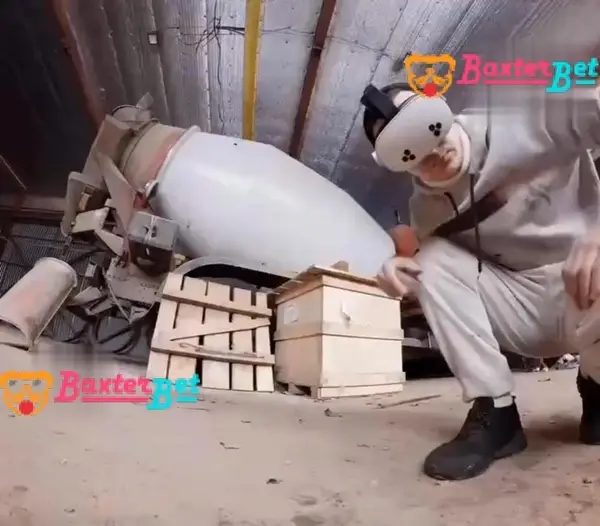 Кадр рекламы Play Online
