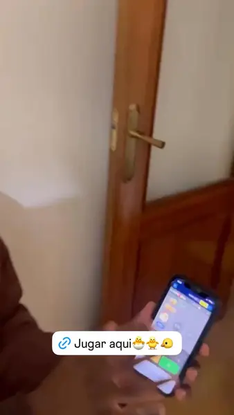 Кадр рекламы Cù Khôi