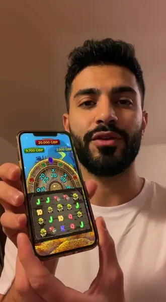 Кадр рекламы Play Online