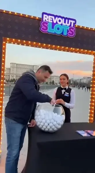 Кадр рекламы Golden Spin Club