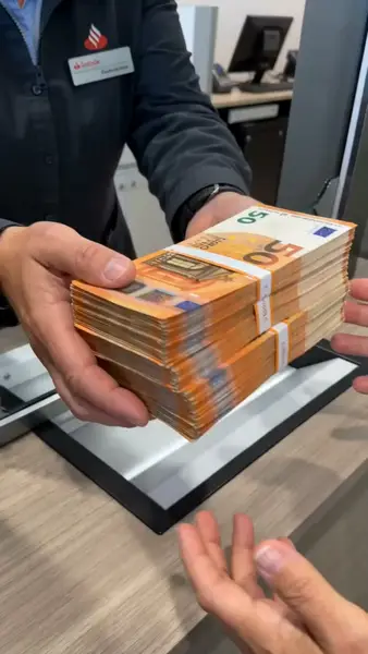 Кадр рекламы Lucky Zone