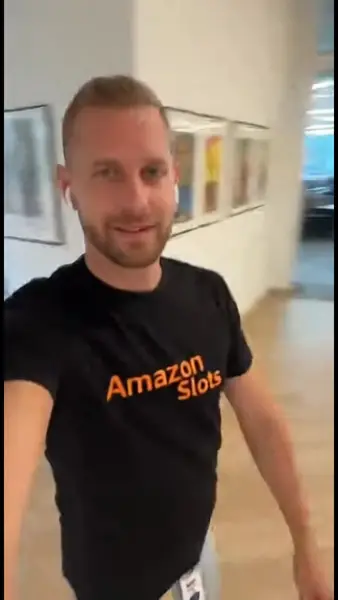 Кадр рекламы Amazon Win