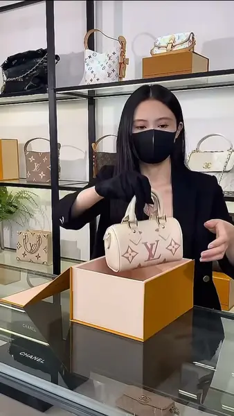 Кадр рекламы YYDS1