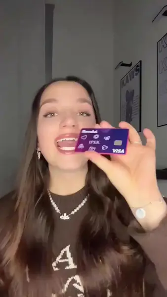 Кадр рекламы Kaylee Alexa Browning