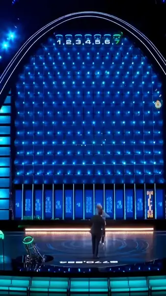 Кадр рекламы Plinko